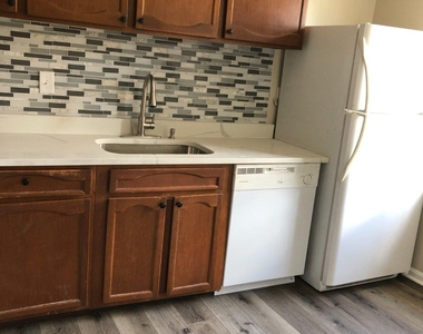 6018 Westchester Drive - Photo Thumbnail 5