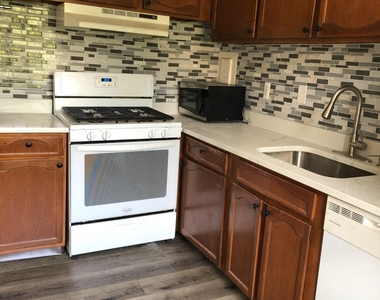 6018 Westchester Drive - Photo Thumbnail 3