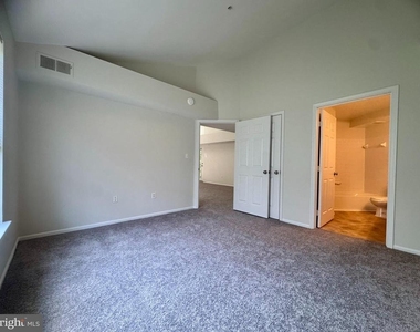 13900 Farnsworth Lane - Photo Thumbnail 15