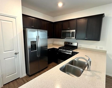 2316 Nightview Dr - Photo Thumbnail 8