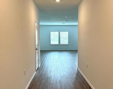 2316 Nightview Dr - Photo Thumbnail 2