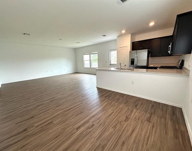 2316 Nightview Dr - Photo Thumbnail 7