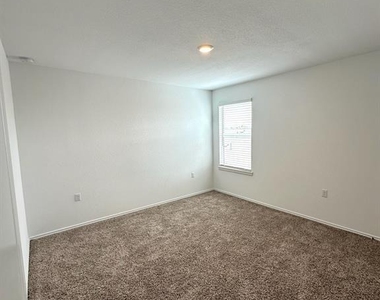 2316 Nightview Dr - Photo Thumbnail 10