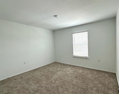2316 Nightview Dr - Photo Thumbnail 19