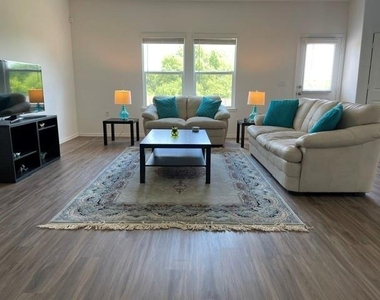 2316 Nightview Dr - Photo Thumbnail 5