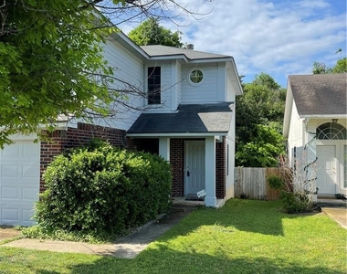 1105 Stephanie Lee Ln - Photo Thumbnail 4