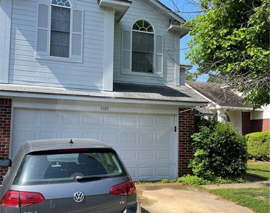 1105 Stephanie Lee Ln - Photo Thumbnail 2