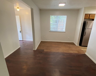 806 Sirocco Dr - Photo Thumbnail 3