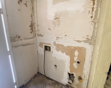 806 Sirocco Dr - Photo Thumbnail 11