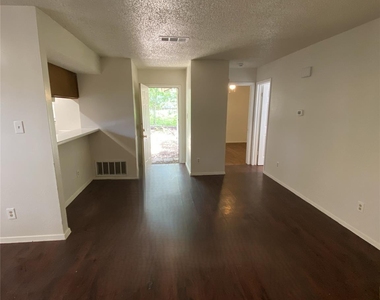 806 Sirocco Dr - Photo Thumbnail 2