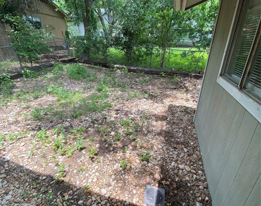 806 Sirocco Dr - Photo Thumbnail 6