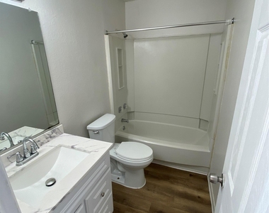 806 Sirocco Dr - Photo Thumbnail 4