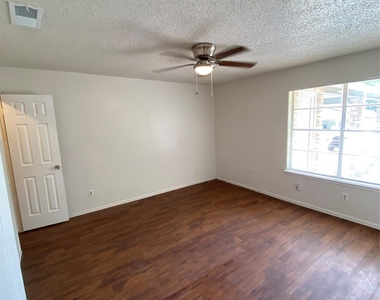 806 Sirocco Dr - Photo Thumbnail 8