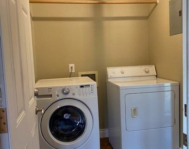 1002 Creekbend Cv - Photo Thumbnail 10
