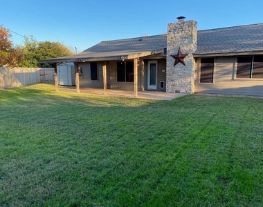 1002 Creekbend Cv - Photo Thumbnail 2