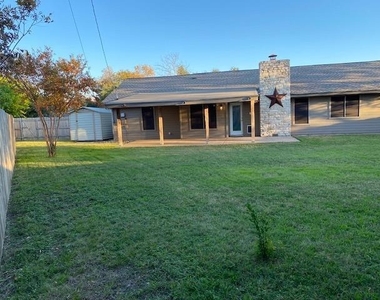 1002 Creekbend Cv - Photo Thumbnail 4