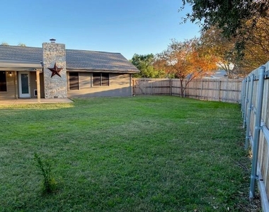 1002 Creekbend Cv - Photo Thumbnail 1