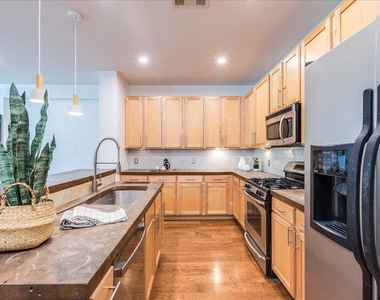 2608 E 6th St - Photo Thumbnail 7