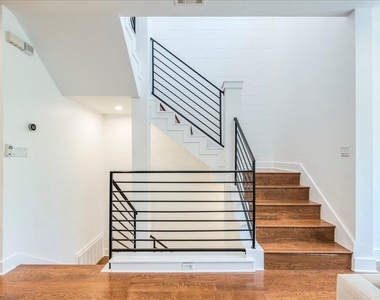 2608 E 6th St - Photo Thumbnail 9