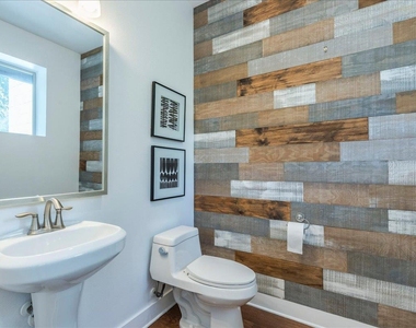 2608 E 6th St - Photo Thumbnail 18