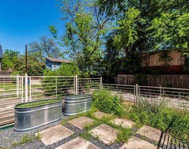 2608 E 6th St - Photo Thumbnail 20