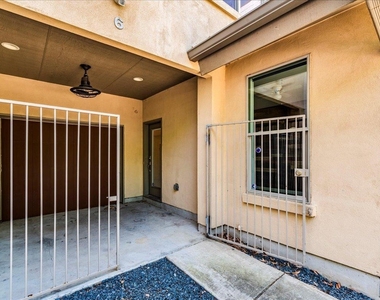 2608 E 6th St - Photo Thumbnail 21