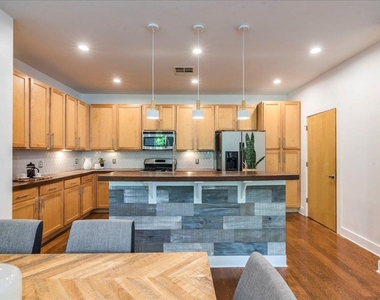 2608 E 6th St - Photo Thumbnail 5