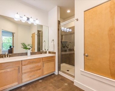2608 E 6th St - Photo Thumbnail 12