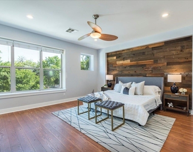 2608 E 6th St - Photo Thumbnail 10