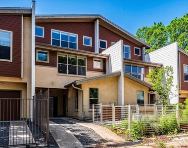 2608 E 6th St - Photo Thumbnail 19