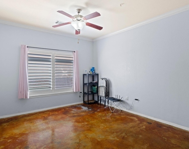 910 W 25th St - Photo Thumbnail 8