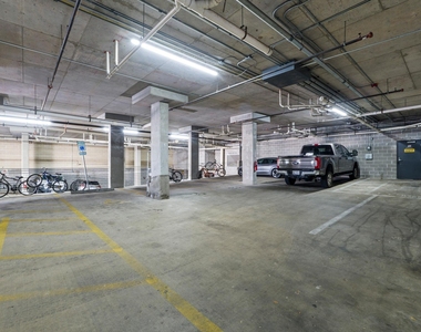 910 W 25th St - Photo Thumbnail 15