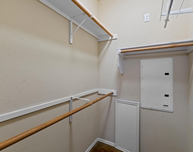 910 W 25th St - Photo Thumbnail 11