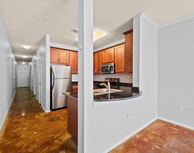910 W 25th St - Photo Thumbnail 5