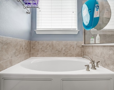 15912 Cadoz Dr - Photo Thumbnail 18