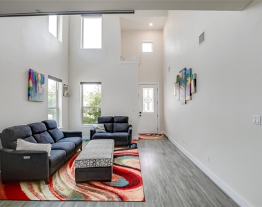 15912 Cadoz Dr - Photo Thumbnail 6