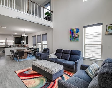 15912 Cadoz Dr - Photo Thumbnail 4