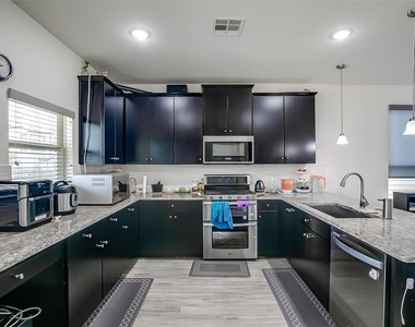 15912 Cadoz Dr - Photo Thumbnail 10