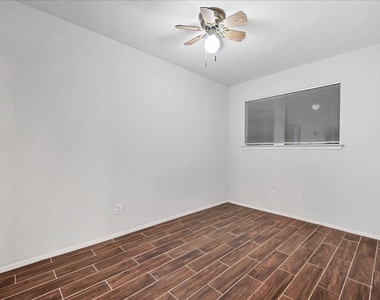 2500 Burleson Rd - Photo Thumbnail 5
