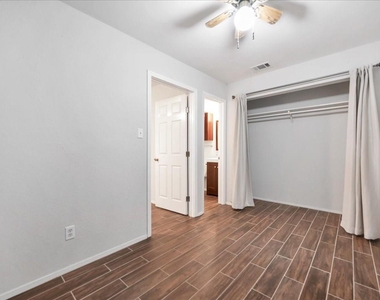 2500 Burleson Rd - Photo Thumbnail 6