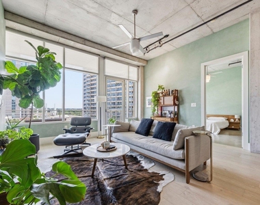800 W 5th St - Photo Thumbnail 14