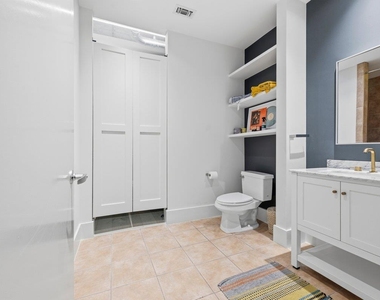 800 W 5th St - Photo Thumbnail 21