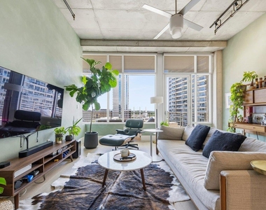 800 W 5th St - Photo Thumbnail 15