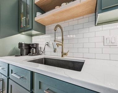 800 W 5th St - Photo Thumbnail 9
