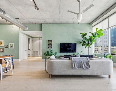 800 W 5th St - Photo Thumbnail 17