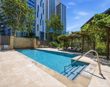800 W 5th St - Photo Thumbnail 30
