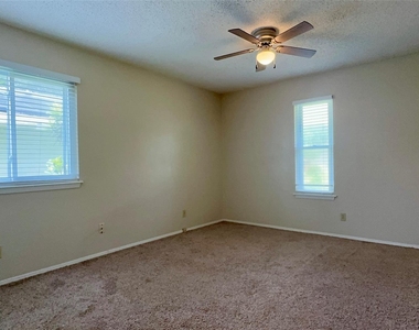 1213 Kenyon Dr - Photo Thumbnail 12