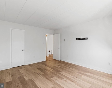 4800 Chevy Chase Drive - Photo Thumbnail 22
