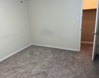 2375 Garlic Creek Dr - Photo Thumbnail 14