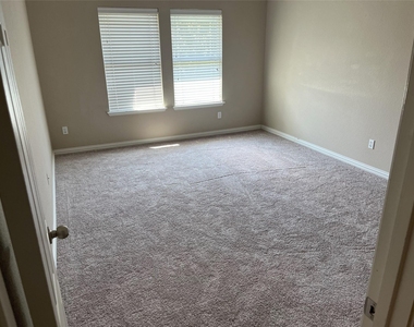 2375 Garlic Creek Dr - Photo Thumbnail 7